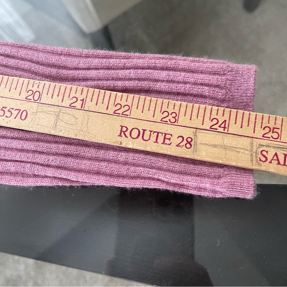 J. Crew WOMEN'S SMALL Featherweight Pink Cashmere‎ Slim Fit Sweater Quite Luxury - Picture 6 of 8